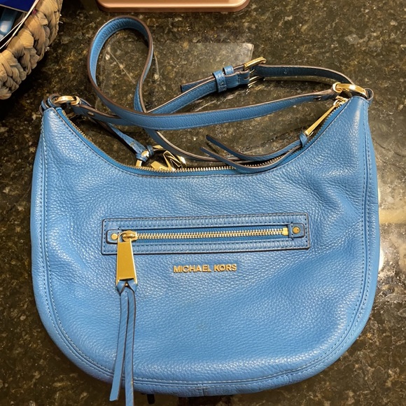 Micheal Kors cross body - Picture 9 of 9